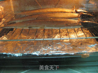 香烤秋刀鱼的做法步骤:4