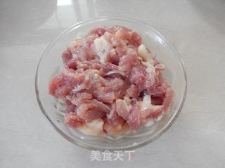 青椒香干炒肉丝的做法步骤：2