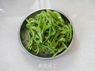 青椒香干炒肉丝的做法步骤：4