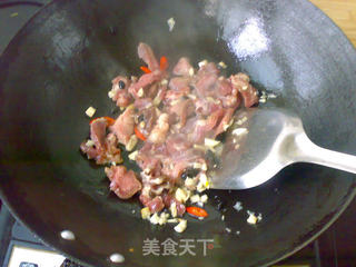 韭菜花炒猪脷的做法步骤：3