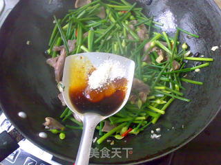 韭菜花炒猪脷的做法步骤：5