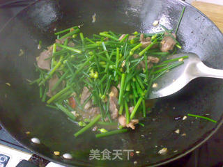 韭菜花炒猪脷的做法步骤：6