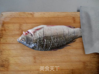 不用任何增鲜调料也很鲜美的汤——枸杞鲫鱼豆腐汤的做法步骤:2