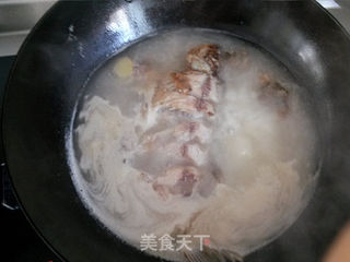 不用任何增鲜调料也很鲜美的汤——枸杞鲫鱼豆腐汤的做法步骤:8