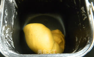 南瓜椰蓉吐司的做法步骤：2