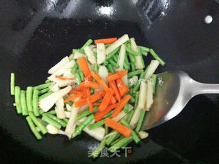 藕条炒豆角的做法步骤:7