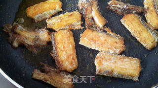 糖醋带鱼的做法步骤：2