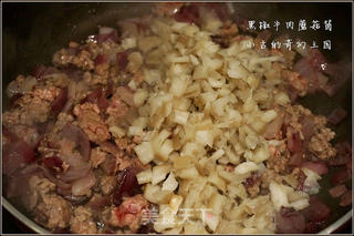 黑椒牛肉蘑菇酱的做法步骤:6