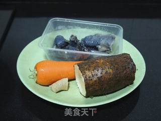 鲜淮山乌鸡汤的做法步骤：1