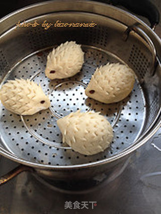小刺猬蜜豆包的做法步骤:11