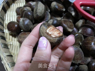 栗子去皮小窍门及储存方法的做法步骤:2