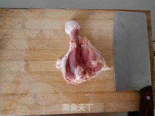 在家自制安心吮指烤鸡肉串——自制烤鸡肉串(含鸡腿剔骨方法)的做法步骤:3