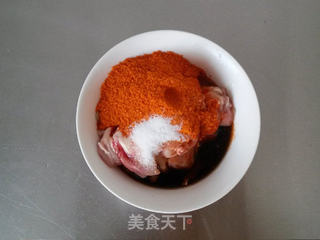 在家自制安心吮指烤鸡肉串——自制烤鸡肉串(含鸡腿剔骨方法)的做法步骤:7