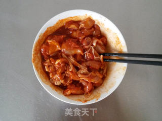 在家自制安心吮指烤鸡肉串——自制烤鸡肉串(含鸡腿剔骨方法)的做法步骤:8