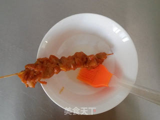 在家自制安心吮指烤鸡肉串——自制烤鸡肉串(含鸡腿剔骨方法)的做法步骤:11