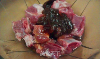 生啫排骨的做法步骤：2