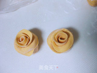 美貌如花--南瓜玫瑰卷的做法步骤:11