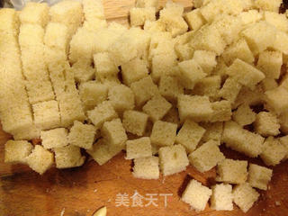休闲健康小零食——蒜香面包干的做法步骤:2