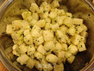 休闲健康小零食——蒜香面包干的做法步骤:5