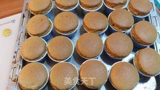 万圣节鬼脸纸杯蛋糕的做法步骤：7