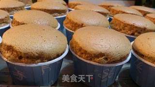 万圣节鬼脸纸杯蛋糕的做法步骤:8