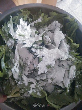 蒸芹菜叶的做法步骤:2
