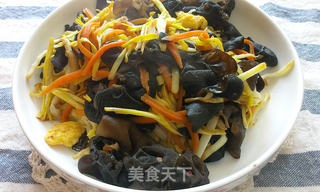 韭黄木耳炒蛋——一个人也要好好吃饭的做法步骤:7