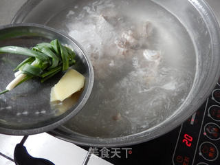 丝瓜猪骨汤的做法步骤:7