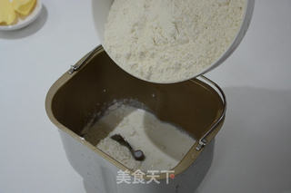 黑芝麻小花卷的做法步骤:2