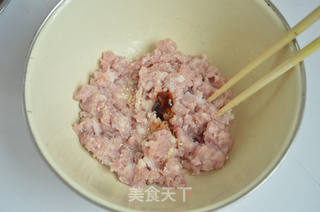炸猪肉丸的做法步骤:2