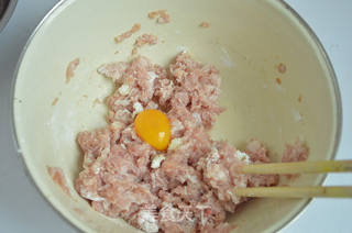 炸猪肉丸的做法步骤:5