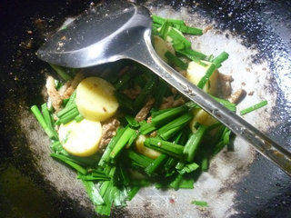 沙茶酱韭菜炒玉子豆腐的做法步骤:8