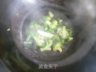 大人和小孩都爱吃的面条——虾仁面的做法步骤:3