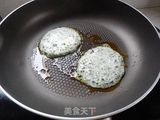 黑木耳韭菜饼的做法步骤:7