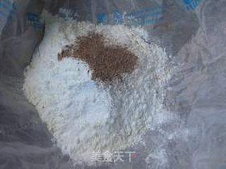 果仁翻转蛋糕的做法步骤:4
