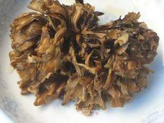 灰树花炒肉片的做法步骤:2