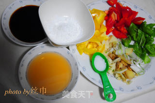 五彩椒炒鸡杂的做法步骤:3