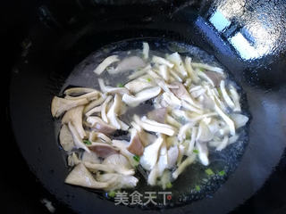 平菇烧豆腐的做法步骤:5