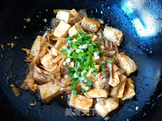 平菇烧豆腐的做法步骤:11