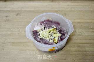 蜜烤叉烧肉 蜜烤叉烧肉的做法步骤:2