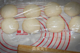 花儿豆沙面包的做法步骤:8