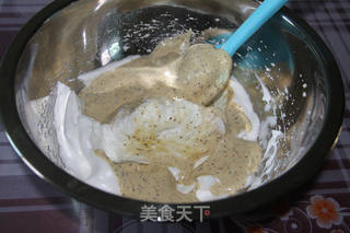 红茶戚风蛋糕的做法步骤:10
