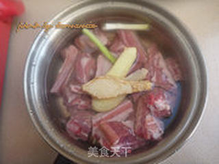 蕃茄酱烧排骨的做法步骤:2