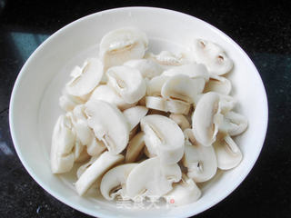 口蘑烧肉丸的做法步骤:2