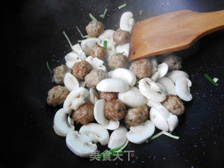 口蘑烧肉丸的做法步骤:9