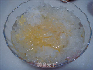 银耳百合雪梨羹的做法步骤:2