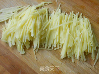 土豆饼的做法步骤：1