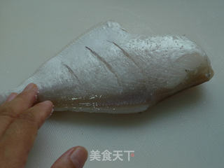 糖醋扒皮鱼----黄金比例的料汁做出鲜香美味的做法步骤:3