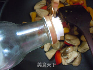 素菜也营养--甜椒草菇的做法步骤:6