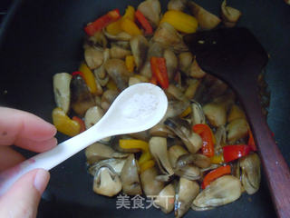 素菜也营养--甜椒草菇的做法步骤:8